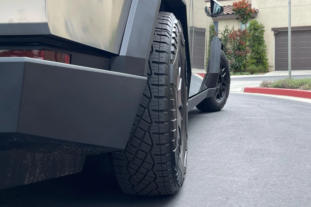 2024 Tesla Cybertruck - Image 12 of 21