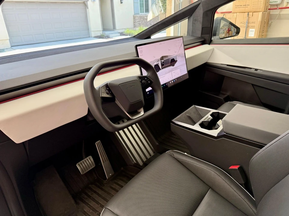 2024 Tesla Cybertruck - Image 15 of 20