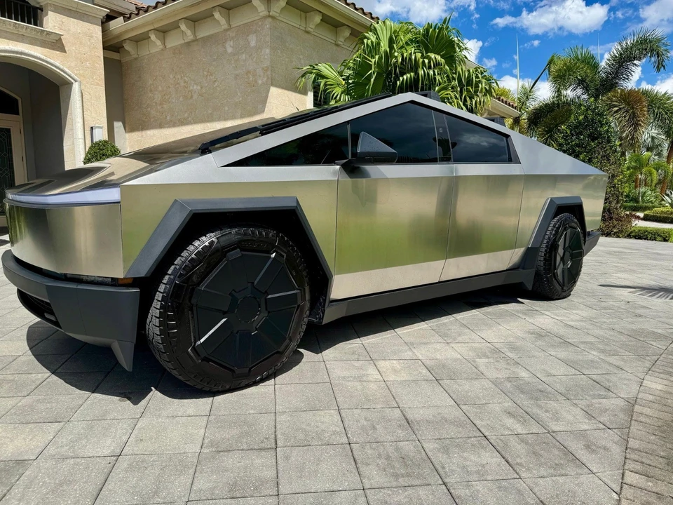 2024 Tesla Cybertruck - Image 19 of 19