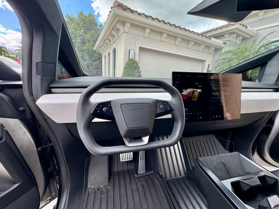 2024 Tesla Cybertruck - Image 12 of 19