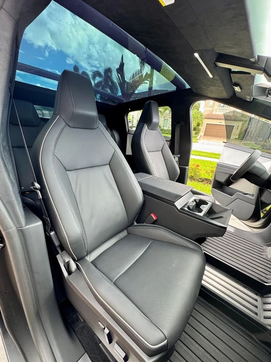 2024 Tesla Cybertruck - Image 2 of 19