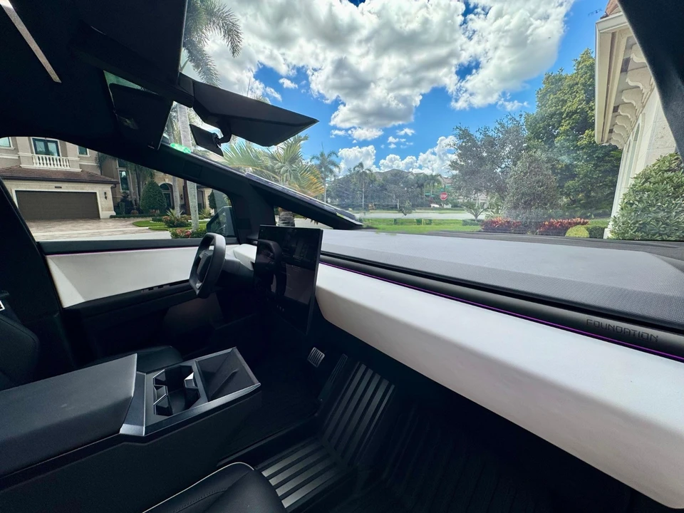 2024 Tesla Cybertruck - Image 13 of 19