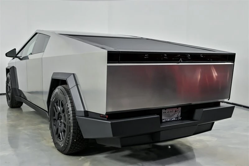 2024 Tesla Cybertruck - Image 10 of 21