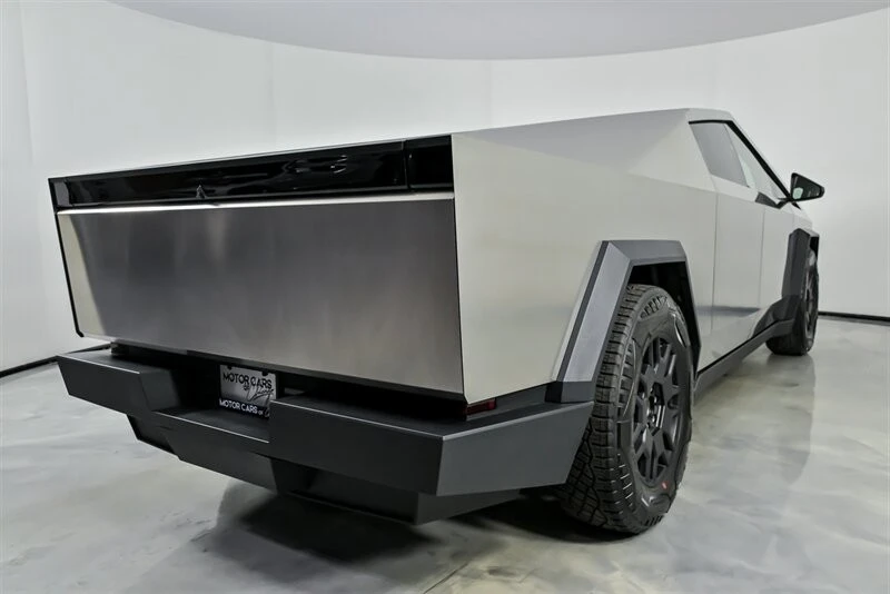 2024 Tesla Cybertruck - Image 12 of 21