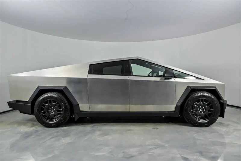 2024 Tesla Cybertruck - Image 14 of 21