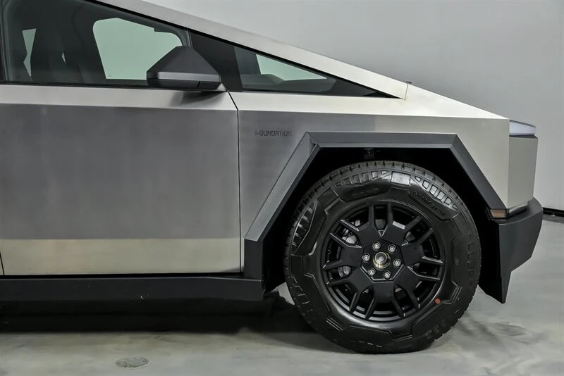 2024 Tesla Cybertruck - Image 15 of 21