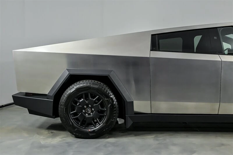 2024 Tesla Cybertruck - Image 13 of 21
