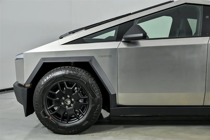 2024 Tesla Cybertruck - Image 7 of 21