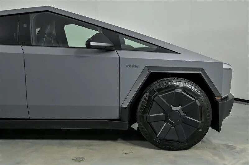 2024 Tesla Cybertruck - Image 15 of 21
