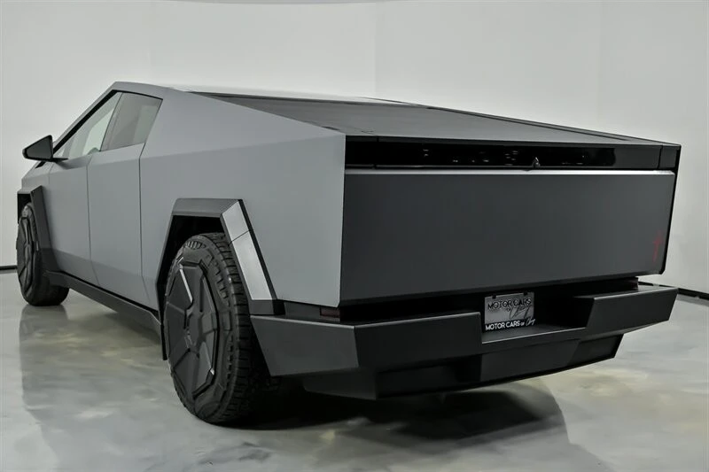 2024 Tesla Cybertruck - Image 10 of 21