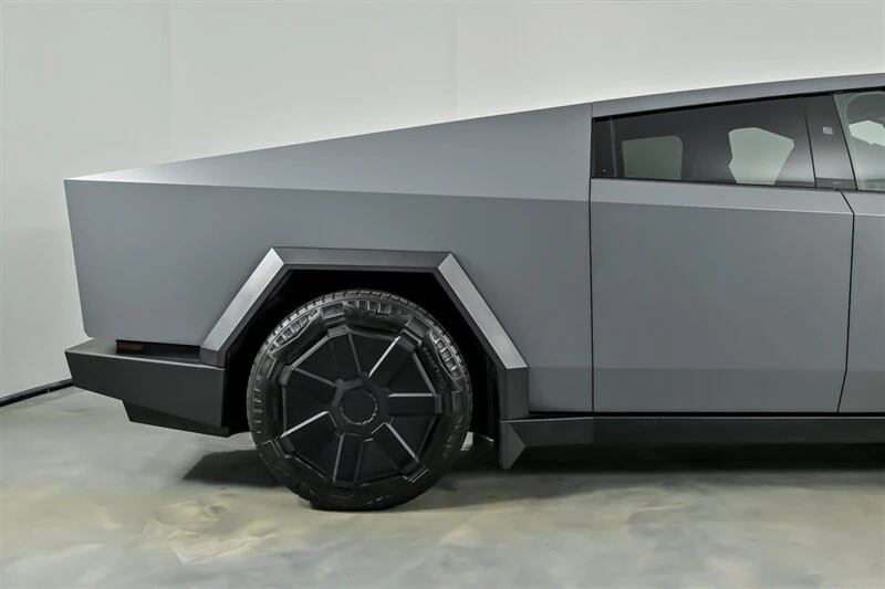 2024 Tesla Cybertruck - Image 13 of 21