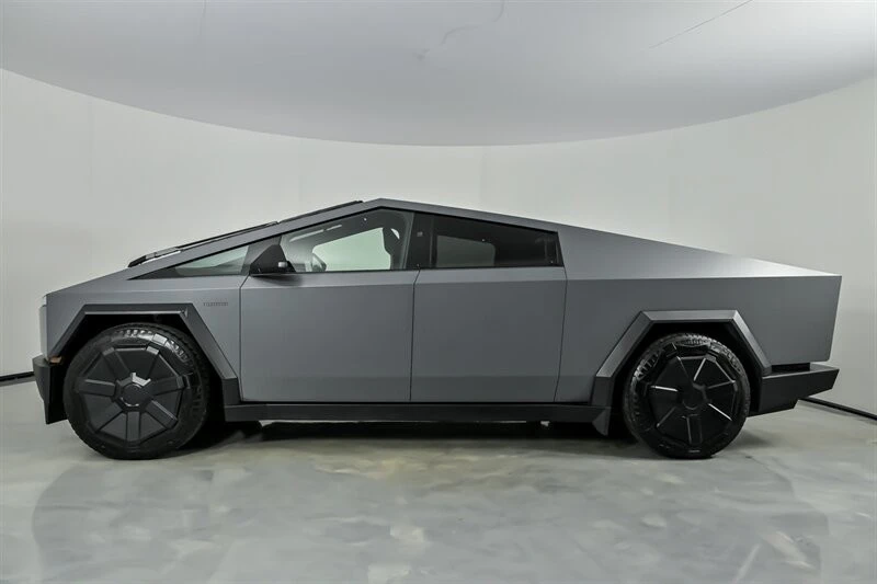 2024 Tesla Cybertruck - Image 8 of 21