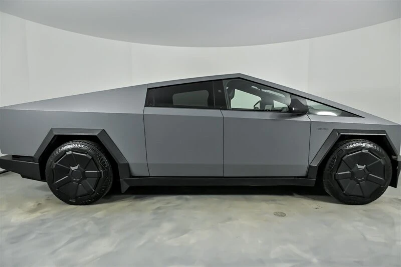 2024 Tesla Cybertruck - Image 14 of 21