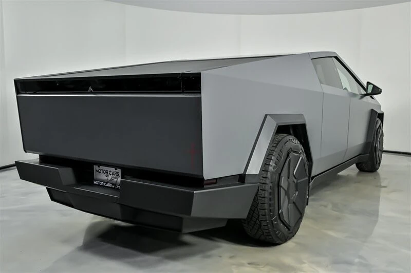 2024 Tesla Cybertruck - Image 12 of 21