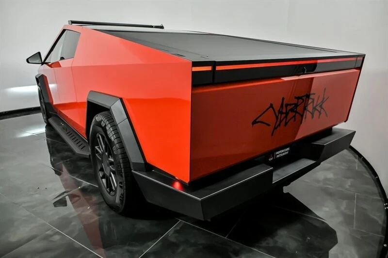 2024 Tesla Cybertruck - Image 8 of 21