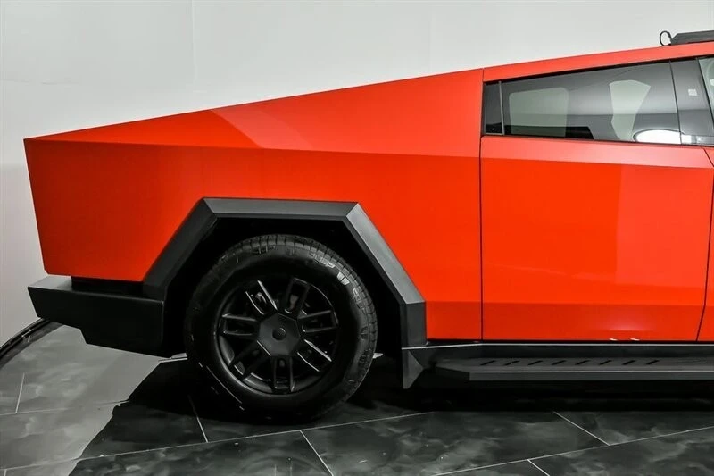 2024 Tesla Cybertruck - Image 10 of 21