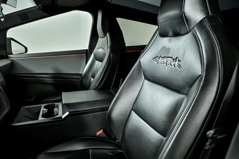 2024 Tesla Cybertruck - Image 18 of 21
