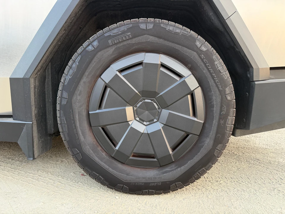 2024 Tesla Cybertruck - Image 28 of 31