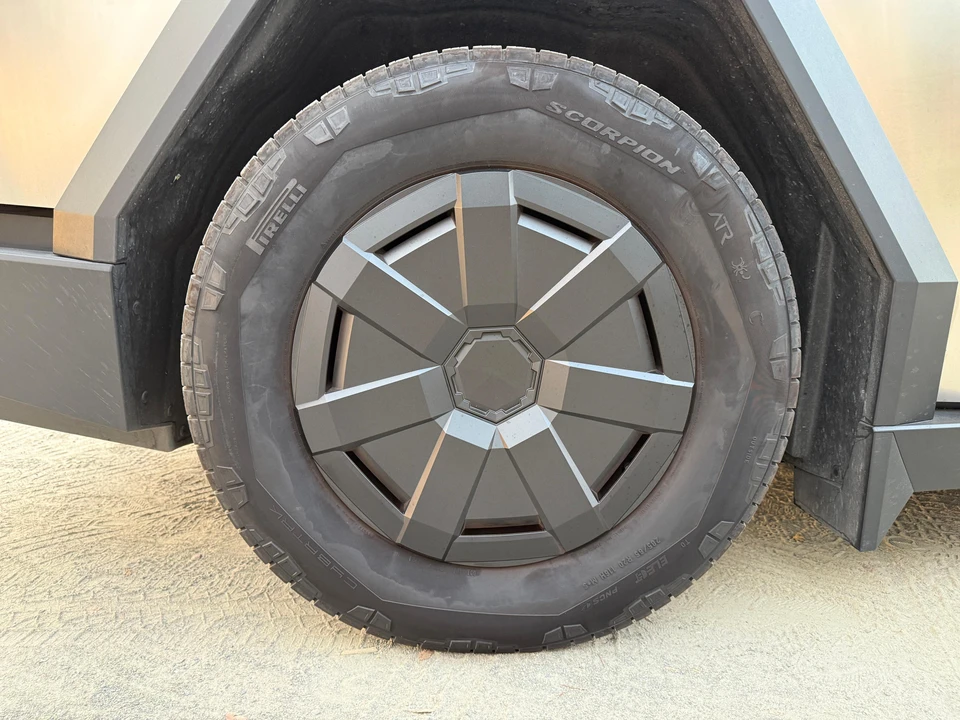 2024 Tesla Cybertruck - Image 29 of 31