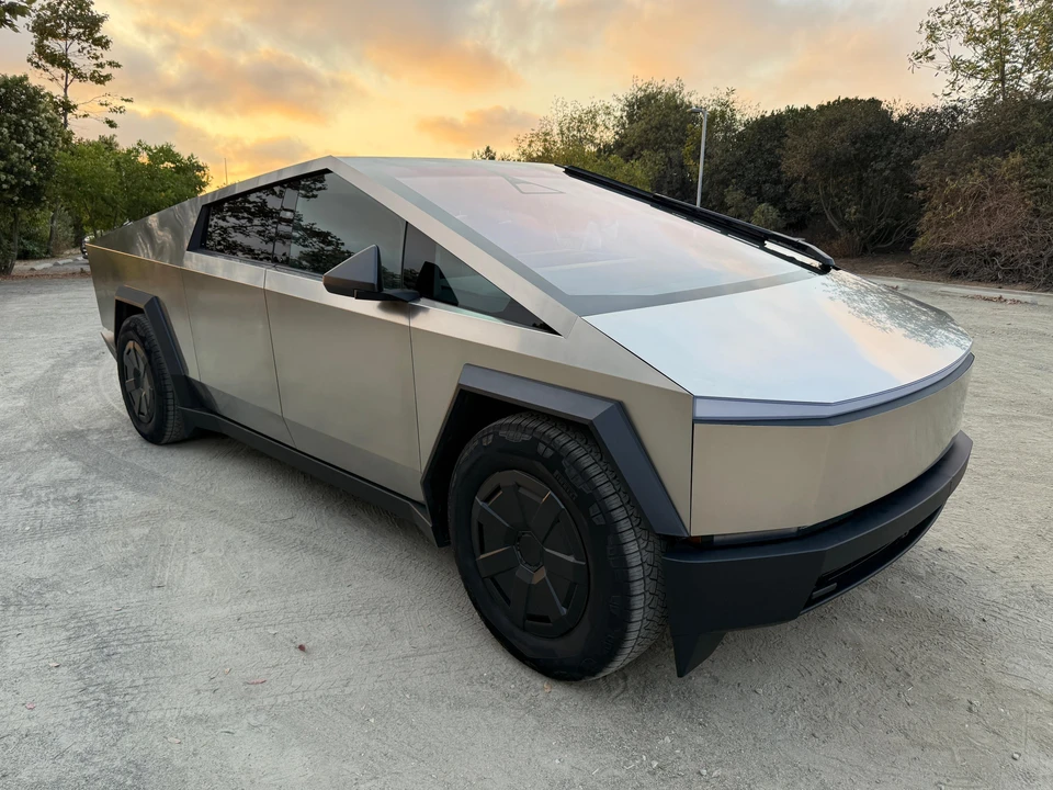 2024 Tesla Cybertruck - Image 13 of 31