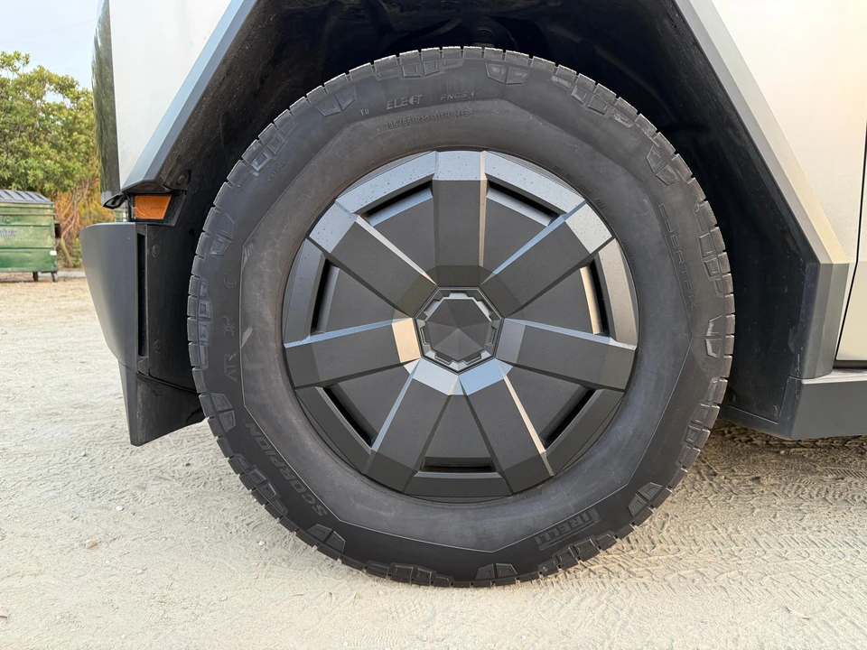 2024 Tesla Cybertruck - Image 27 of 31