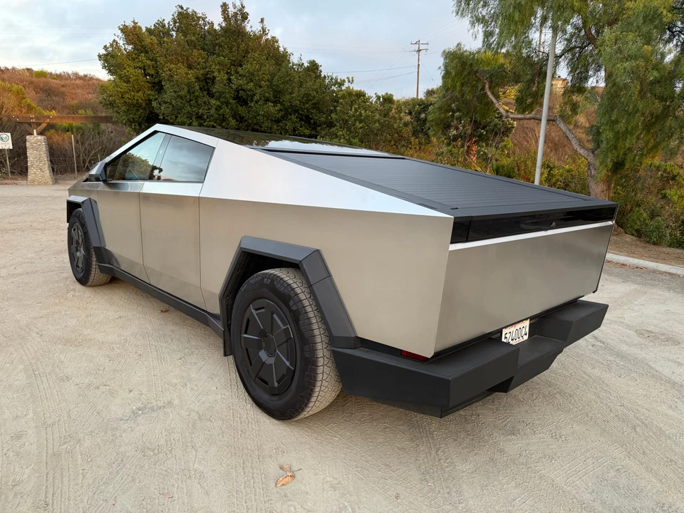 2024 Tesla Cybertruck - Image 9 of 31