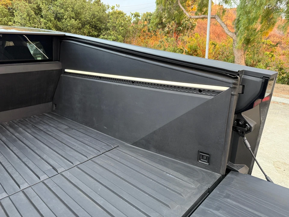 2024 Tesla Cybertruck - Image 21 of 31