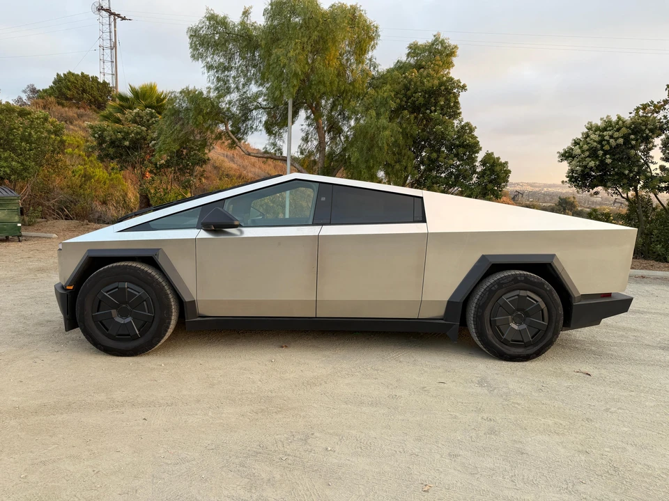 2024 Tesla Cybertruck - Image 7 of 31
