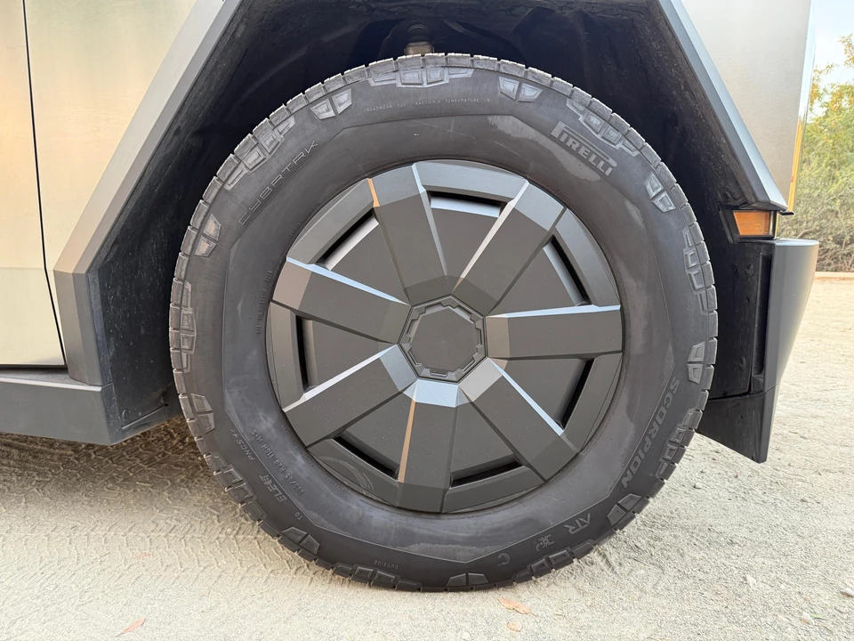 2024 Tesla Cybertruck - Image 30 of 31