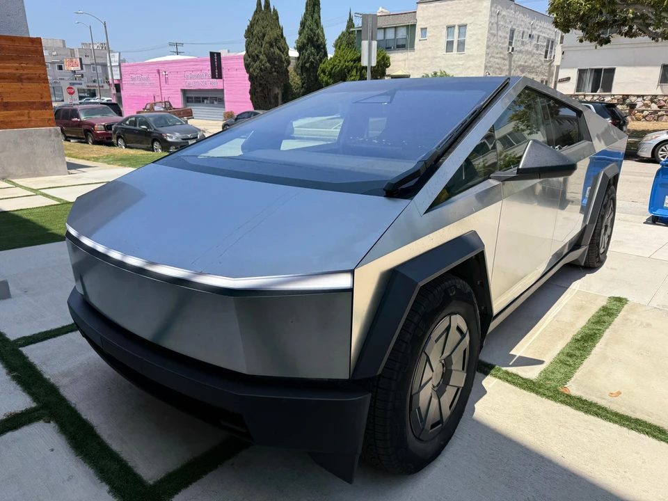 2024 Tesla Cybertruck - Image 6 of 31