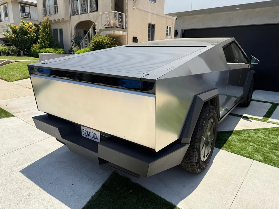 2024 Tesla Cybertruck - Image 12 of 31