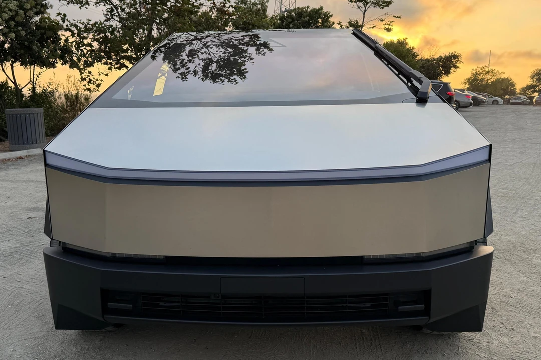 2024 Tesla Cybertruck - Image 2 of 31