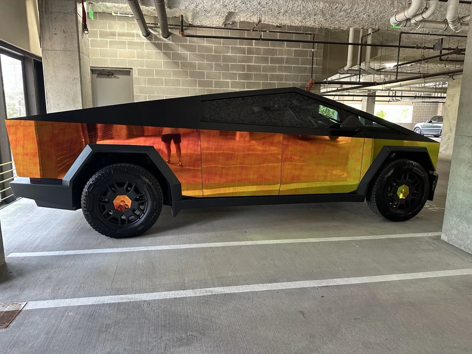 2024 Tesla Cybertruck - Image 10 of 17
