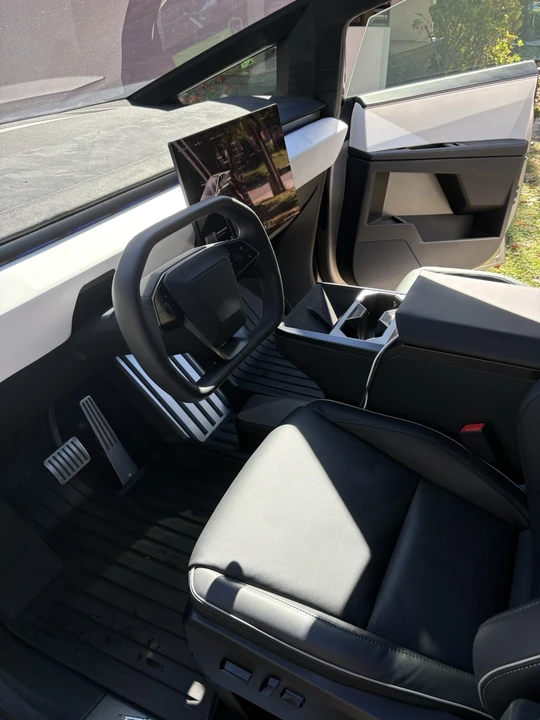 2024 Tesla Cybertruck - Image 11 of 16