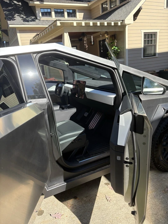 2024 Tesla Cybertruck - Image 8 of 16