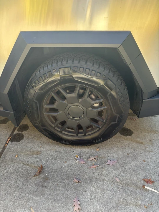 2024 Tesla Cybertruck - Image 4 of 16