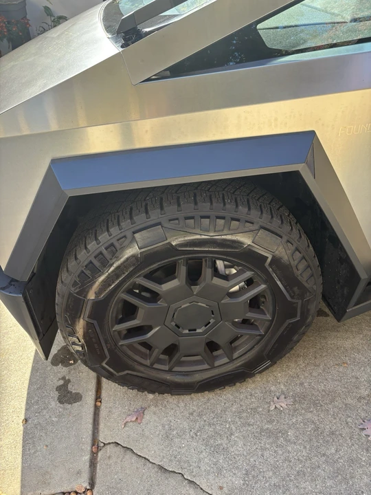2024 Tesla Cybertruck - Image 7 of 16