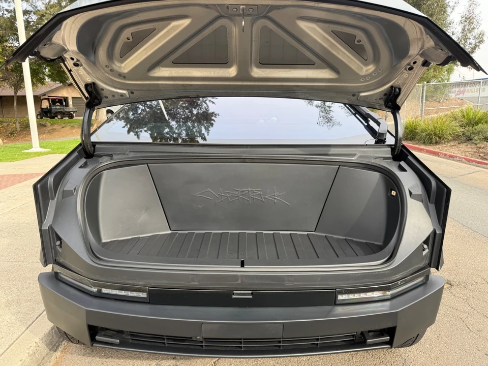 2024 Tesla Cybertruck - Image 9 of 21