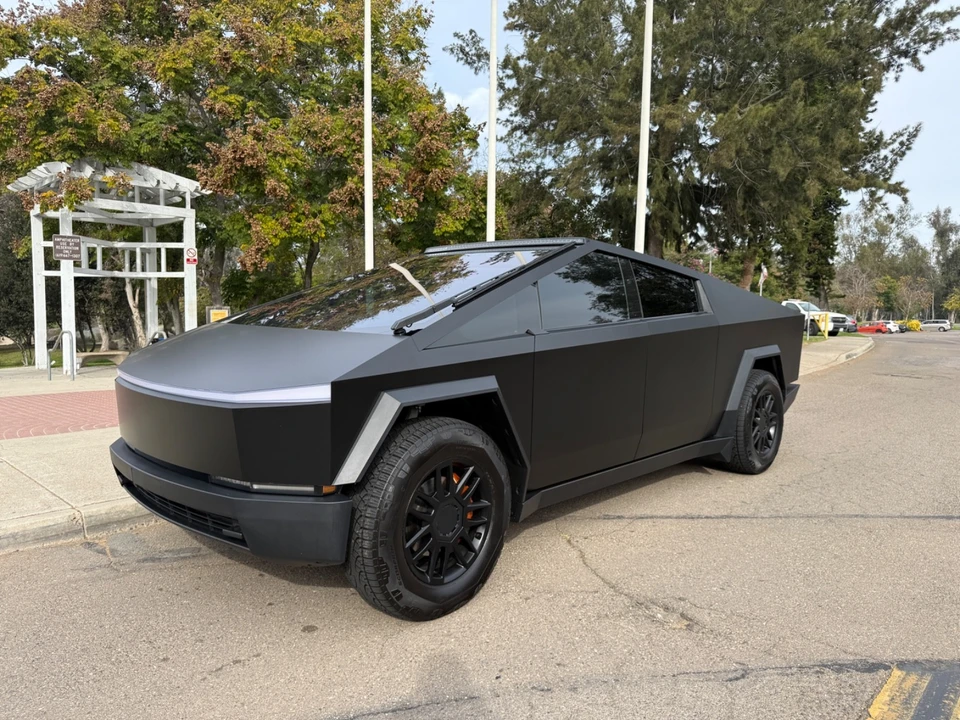 2024 Tesla Cybertruck - Image 10 of 21