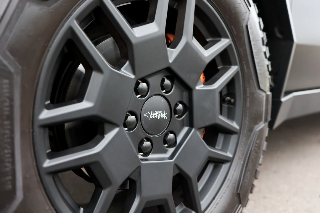 2024 Tesla Cybertruck - Image 16 of 21