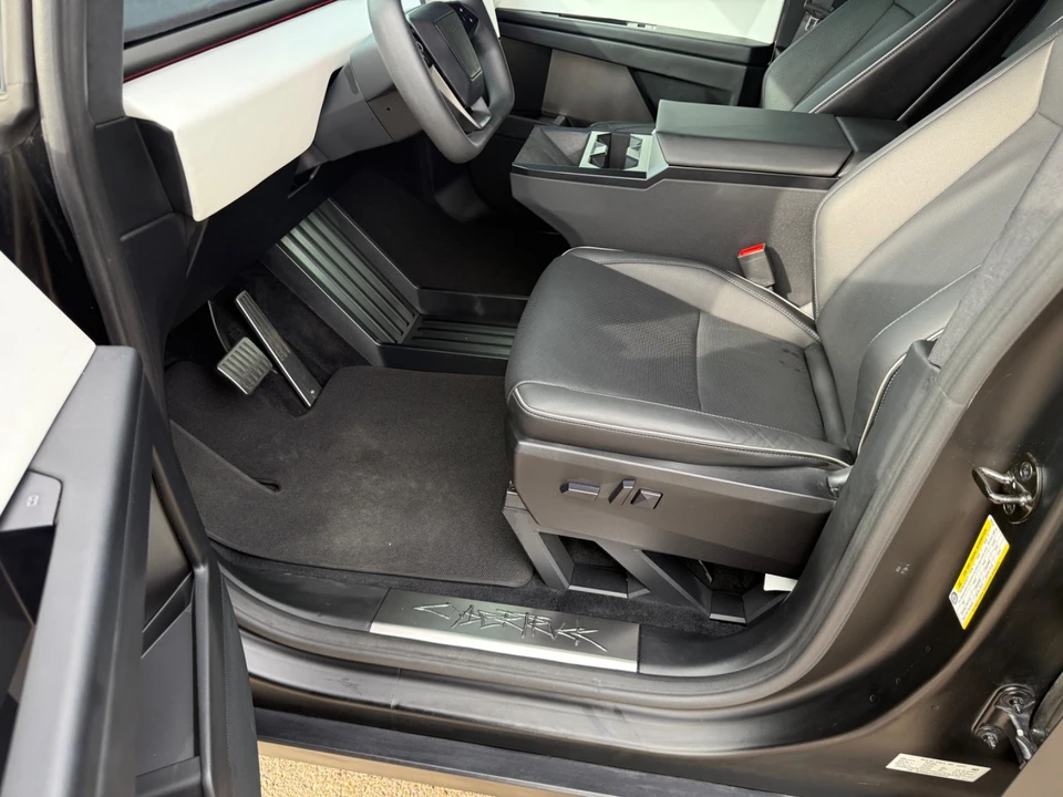 2024 Tesla Cybertruck - Image 14 of 21
