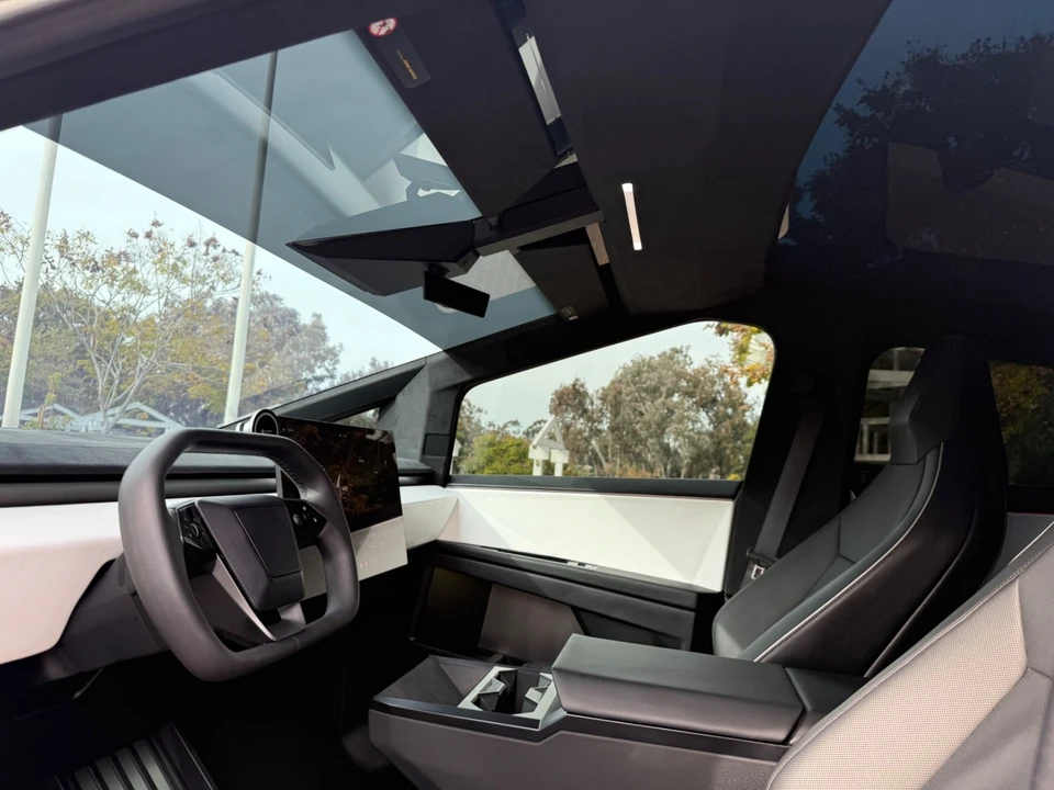 2024 Tesla Cybertruck - Image 16 of 21