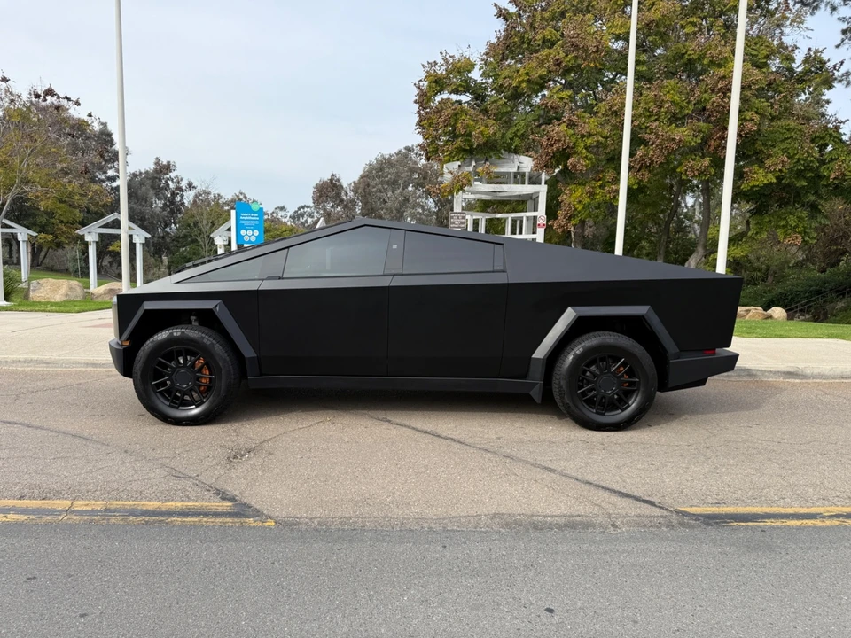 2024 Tesla Cybertruck - Image 2 of 21