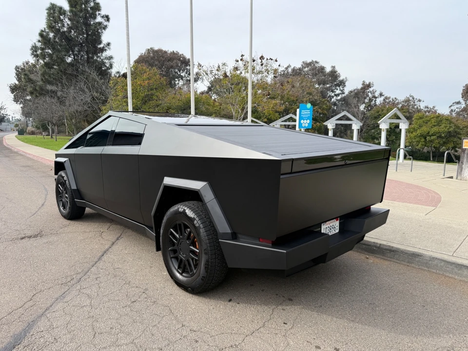 2024 Tesla Cybertruck - Image 3 of 21