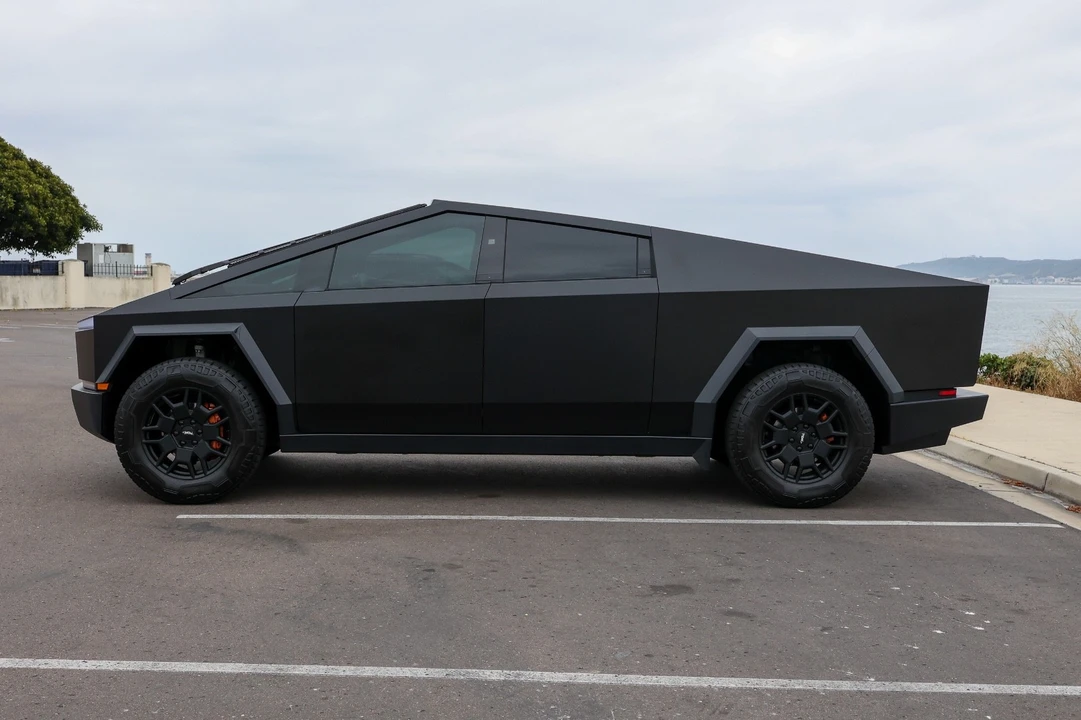 2024 Tesla Cybertruck - Image 11 of 21