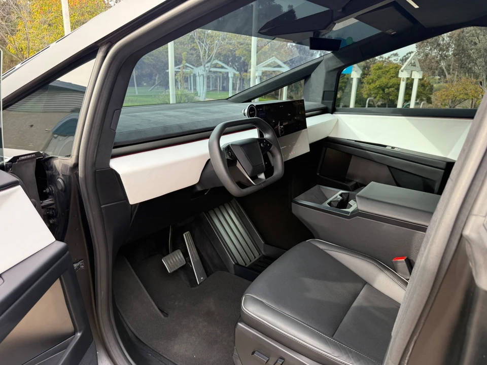 2024 Tesla Cybertruck - Image 13 of 21