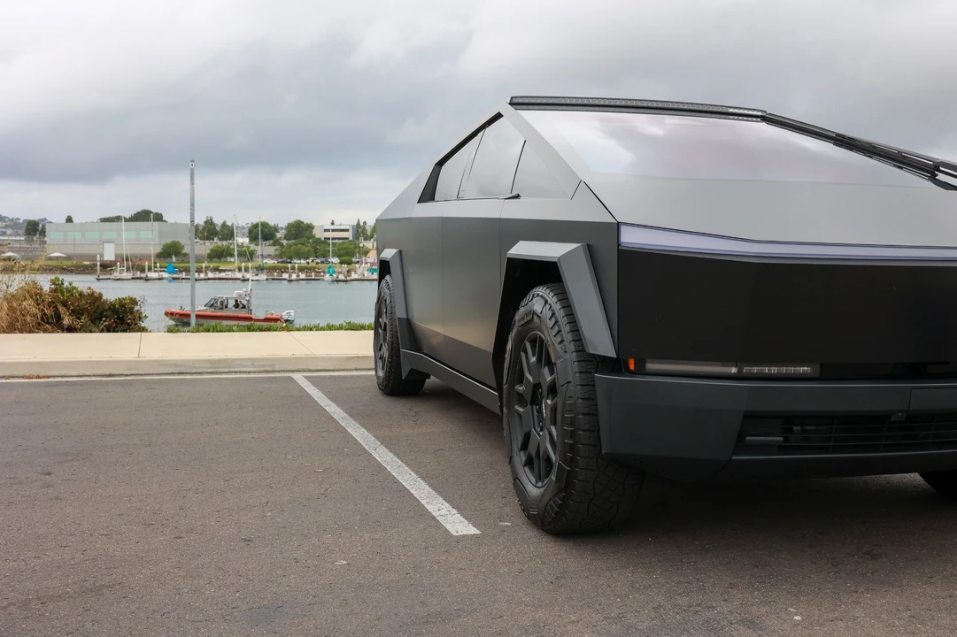2024 Tesla Cybertruck - Image 2 of 21