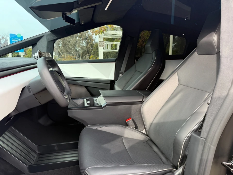 2024 Tesla Cybertruck - Image 15 of 21