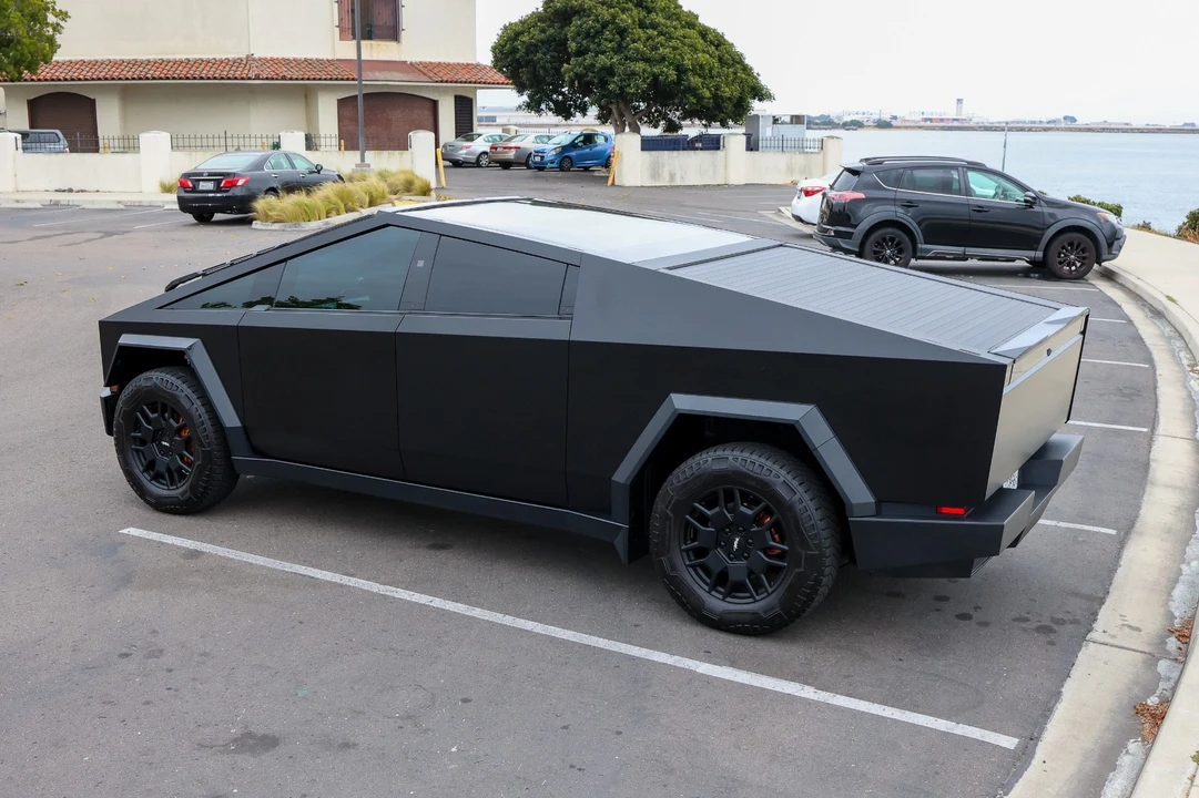 2024 Tesla Cybertruck - Image 14 of 21