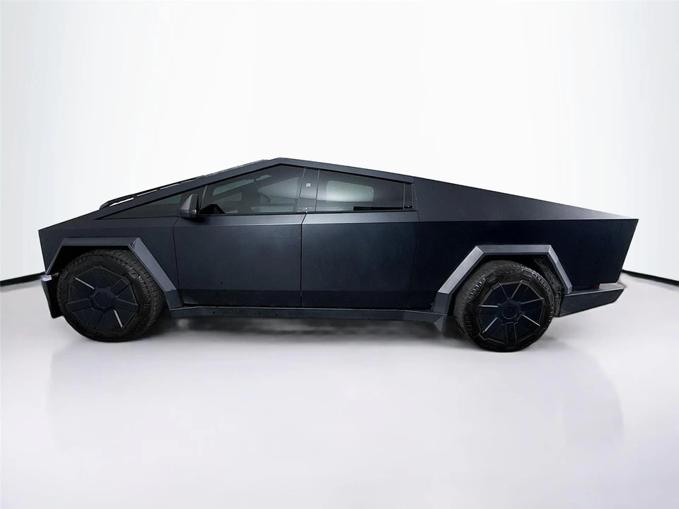 2024 Tesla Cybertruck - Image 11 of 18